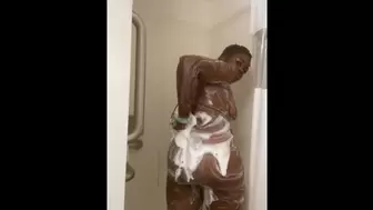 Black Babe Twerking in Sweet Shower