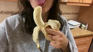 Reina Margarita Eating and Jerking a Good Banana