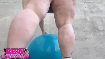 MILF Exercise Ball Ass Shake Leg Stretching