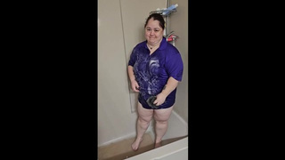 BIG BODIED WOMAN Shower in Polo TShirts
