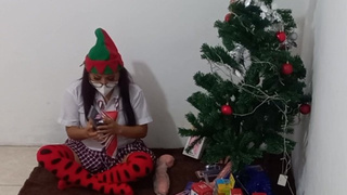 Student goes through her Christmas presents and finds exciting things to masturbates