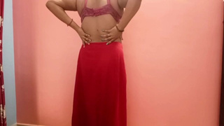 Desi Chubby Pallavi’s First Time – Close-Up Fingering & Tight Cunt Play