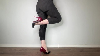 Milf Pees in Office Pants / Pee in Heels
