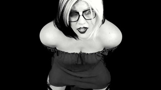 Squirting On My Dress From The Magic Wand