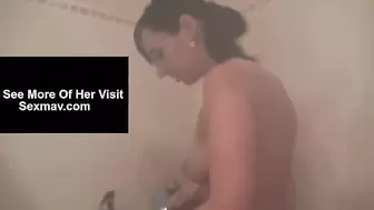 Kinky Hot Babe Takes a Fantastic Soapy Shower